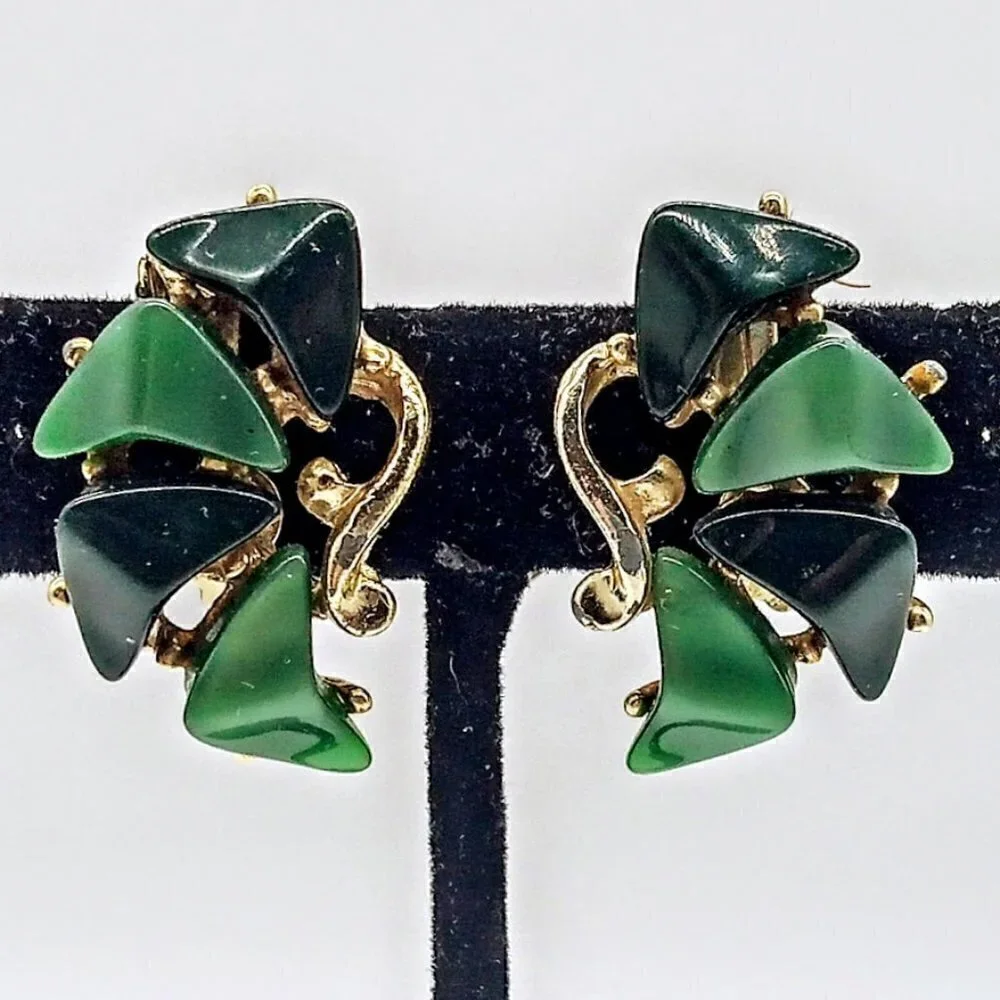 Vintage Green Faux Stone & Gold Finish Clip Earrings